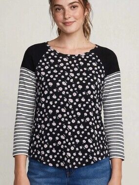 Cato Women's Floral Stripe Raglan Tee - Black with Pink Daisy Print